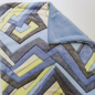 Preview: Kuscheldecke, hellblau, geometrisch blau 3-fach Fleece