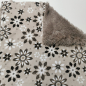 Preview: Relaxdecke superflauschig, taupe, helltaupe blumen braun, 4-lagiger Wellness-Fleece