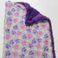 Preview: Relaxdecke superflauschig, violett, hellviolett pfoten bunt, 4-lagiger Wellness-Fleece
