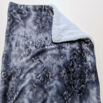 Kuscheldecke, hellblau zottel, batik blau samt 3-fach Fleece