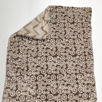 Kuscheldecke, beige mit zick zack, taupe blumen creme, grau 3-fach Fleece