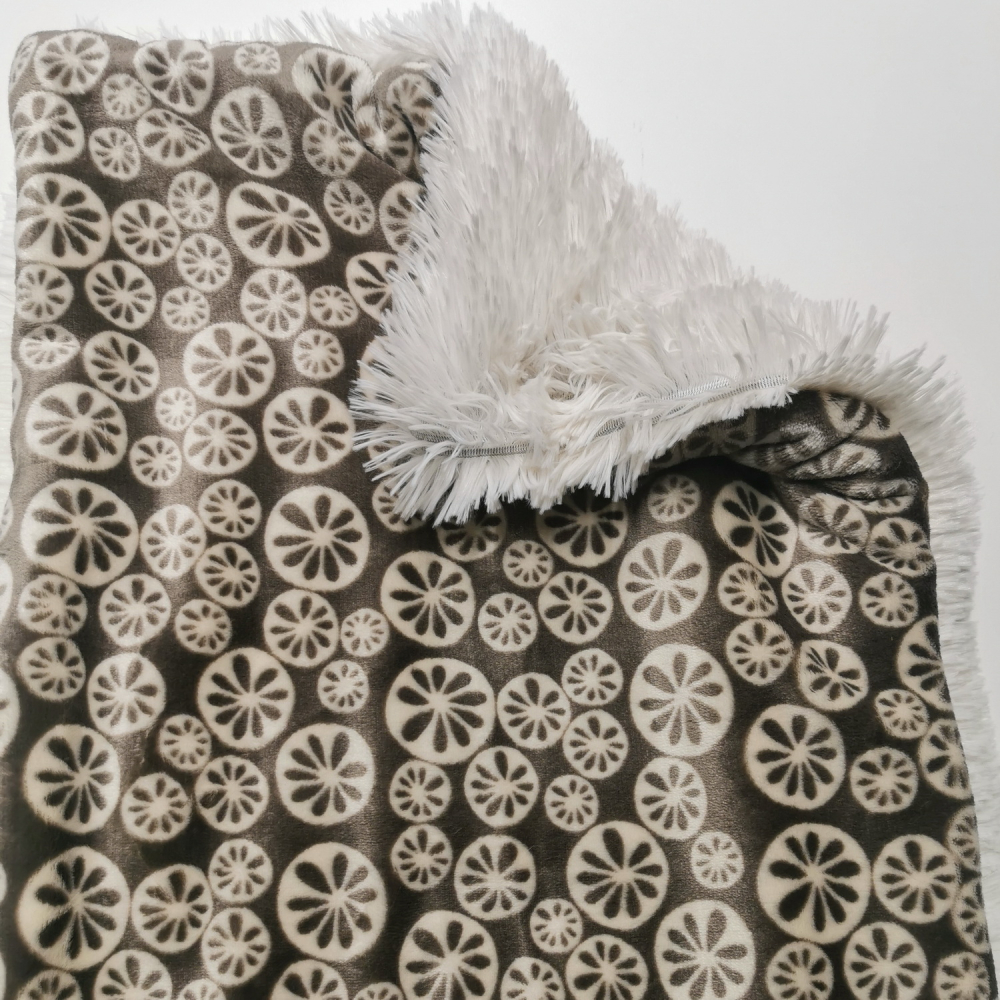 Relaxdecke superflauschig, creme, taupe blumen creme, 4-lagiger Wellness-Fleece