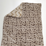Kuscheldecke, beige mit zick zack, taupe blumen creme, grau 3-fach Fleece