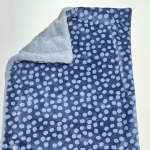 Kuscheldecke, hellrauchblau gemustert Teddy, dunkelblau tupfen rauchblau, grau 3-fach Fleece