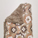 Relaxdecke superflauschig, taupe-verschiedene_blumen 4-lagiger Wellness-Fleece